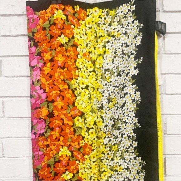 Gucci Silk Degrade Black Multicolor Floral Square Scarf - Picture 13 of 16